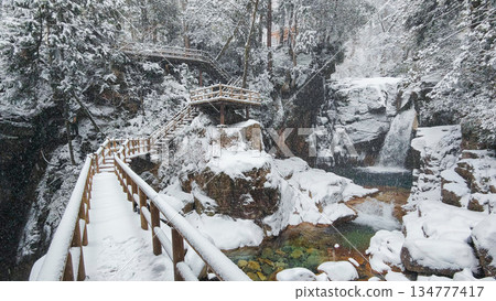 Yumori Valley (winter): Ryujin Falls 134777417