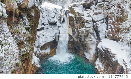 湯森溪谷（冬季）：龍神瀑布 134777443