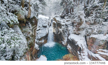 湯森溪谷（冬季）：龍神瀑布 134777446