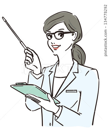 一位頭髮紮起來、戴眼鏡、身穿白大褂的女士 134778292