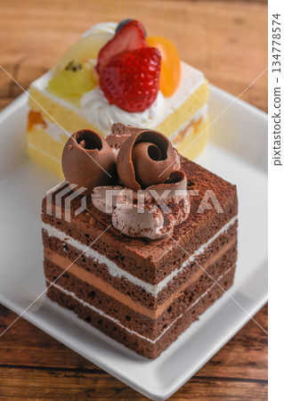 巧克力草莓蛋糕 134778574