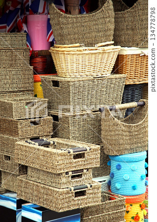 Ratan bakets 134778798