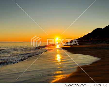 Sunset on the Pacific Ocean surf at Atsumi Peninsula, Aichi Prefecture 134779132