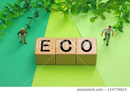環保形象：印有「ECO」字樣的積木 134779655