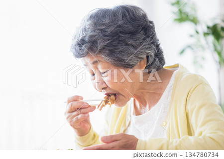 高級女人吃 134780734