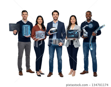 一群自信的IT專業人士手持電子設備合影。 一群自信的IT專業人士手持電子設備合影。 134781174