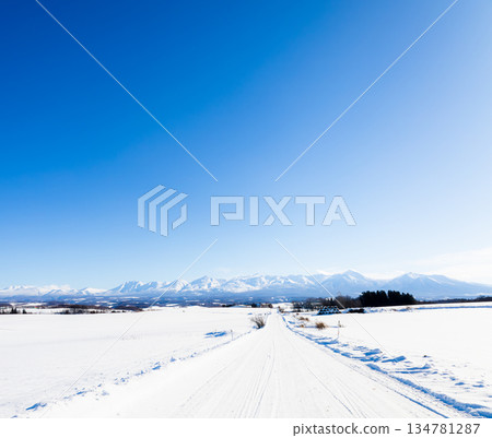 Image of the Tokachi mountain range and winter road seen from around Biei Town, Hokkaido in winter Image of the Tokachi mountain range and winter road seen from around Biei Town, Hokkaido in winter 134781287
