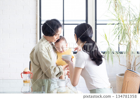 赤陳吃嬰兒食品 134781358