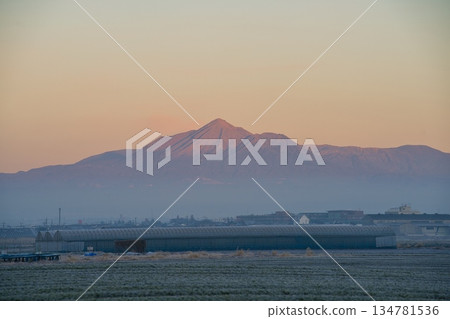 霧島山脈在早晨 霧島山脈在早晨 134781536