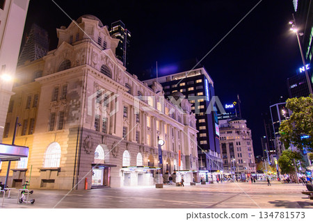 Beautiful night view of Auckland, New Zealand's largest city 134781573