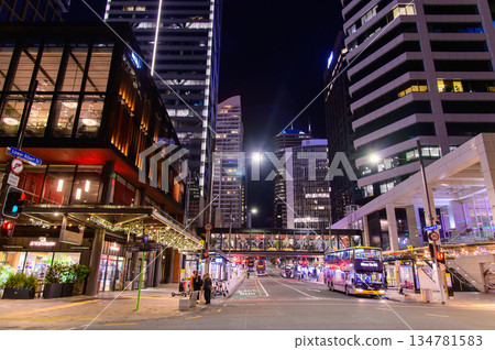 紐西蘭最大城市奧克蘭的美麗夜景 紐西蘭最大城市奧克蘭的美麗夜景 134781583