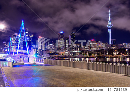 紐西蘭最大城市奧克蘭的美麗夜景 紐西蘭最大城市奧克蘭的美麗夜景 134781589