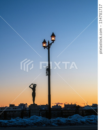 在努薩邁橋等待日出 在努薩邁橋等待日出 134781717