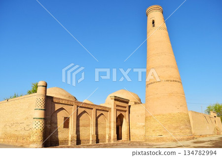 Minaret on the outskirts of Khiva, Uzbekistan 134782994