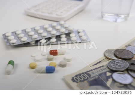 Rising drug prices due to rising prices and the burden on household finances 134783025