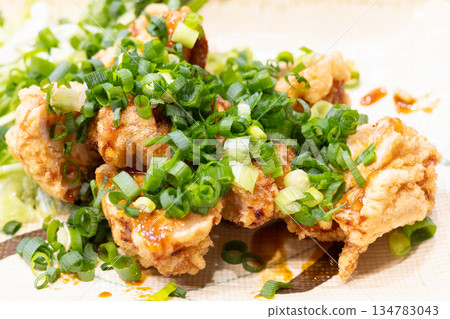Hokkaido specialty Zangi with plenty of green onions Hokkaido specialty Zangi with plenty of green onions 134783043