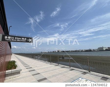 指示多摩川源頭的標誌牌 134784012