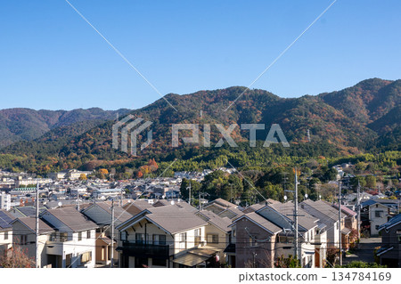 Autumn scenery of blue skies overlooking Hino from Mikurayama in Uji City Autumn scenery of blue skies overlooking Hino from Mikurayama in Uji City 134784169