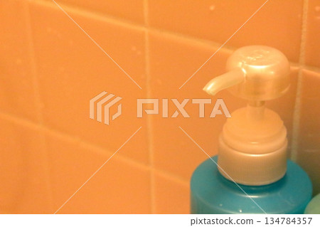Bathroom pump container Bathroom pump container 134784357
