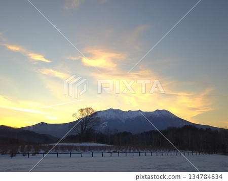 Shinshu, evening sky and Mount Ontake (Mount Mitake) Shinshu, evening sky and Mount Ontake (Mount Mitake) 134784834