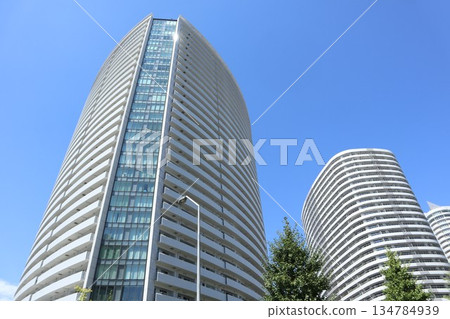 Minato Mirai cityscape 134784939