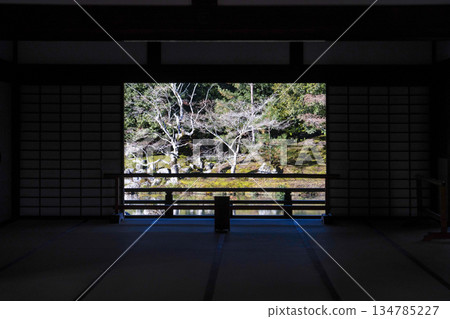 View of the Sogenchi Garden from inside the Tenryuji Temple (morning in winter) View of the Sogenchi Garden from inside the Tenryuji Temple (morning in winter) 134785227