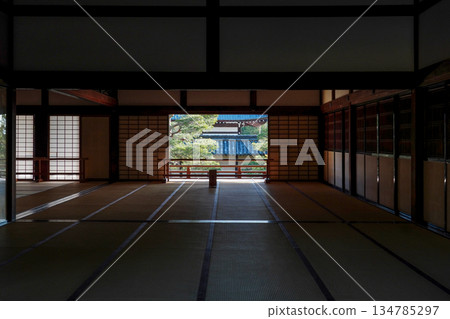 View of the Sogenchi Garden from inside the Tenryuji Temple (morning in winter) View of the Sogenchi Garden from inside the Tenryuji Temple (morning in winter) 134785297