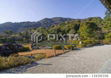 天龍寺（冬日清晨）草源池庭園 134785336