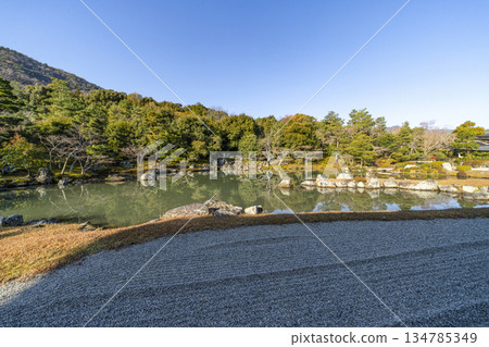 天龍寺（冬日清晨）草源池庭園 134785349