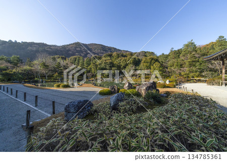 天龍寺（冬日清晨）草源池庭園 134785361