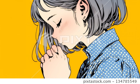 年輕女子雙手合十祈禱 134785549