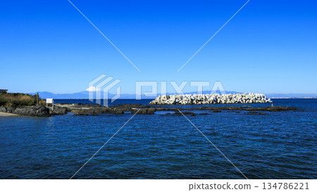 Mount Fuji in winter seen from the coast 134786221