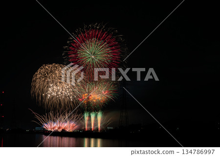 Scenes from the Atsumi Peninsula Fireworks Festival in Tahara City (Aichi Prefecture) Scenes from the Atsumi Peninsula Fireworks Festival in Tahara City (Aichi Prefecture) 134786997