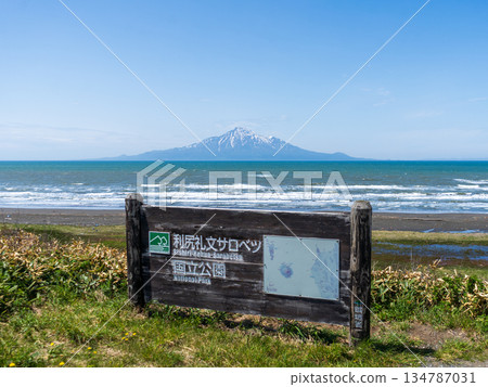 利尻禮文佐呂別國立公園標誌和利尻富士 134787031