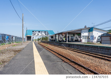 Toyotomi Station platform and station building 134787035