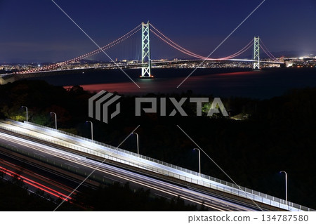 [兵庫縣]從淡路服務區看到燈火通明的明石海峽大橋 134787580