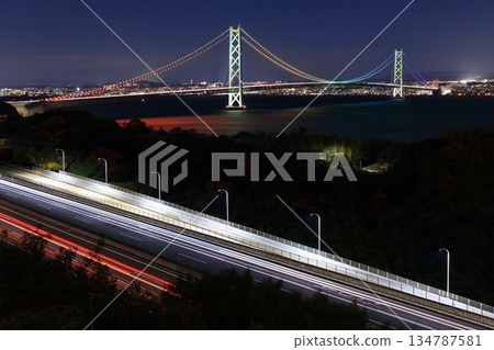 [兵庫縣]從淡路服務區看到燈火通明的明石海峽大橋 134787581