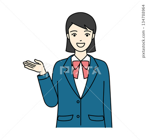 一位身穿校服西裝外套的高中女生面帶微笑，舉起手掌引導他人。 134788964