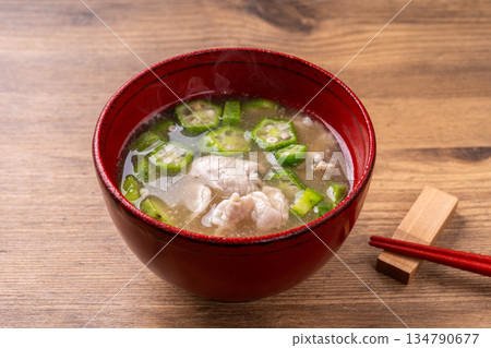 豬肉秋葵味噌湯 134790677