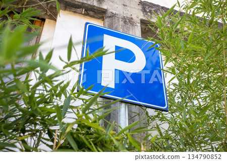 Free parking signal Free parking signal 134790852