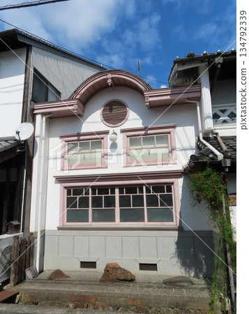 位於岡山縣津山城東地區出雲街道的舊式西式建築 134792339