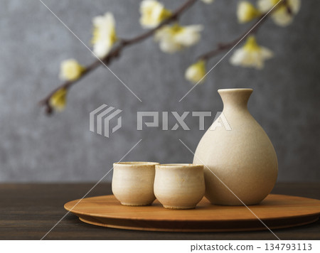 Japanese sake image: Sake bottle and sake cup set Japanese sake image: Sake bottle and sake cup set 134793113