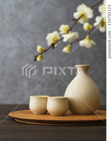 Japanese sake image: Sake bottle and sake cup set Japanese sake image: Sake bottle and sake cup set 134793123