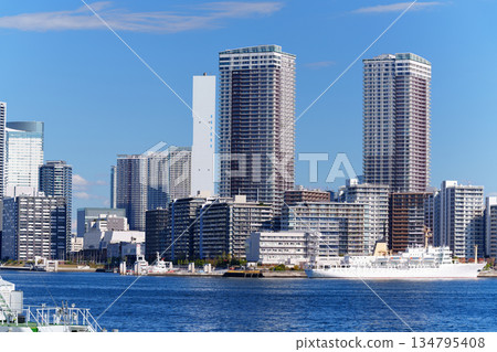 Tower apartment in the Tokyo Bay area Tower apartment in the Tokyo Bay area 134795408