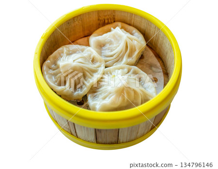 Top view of Xiaolongbao in the yellow edge basket, focus selective Top view of Xiaolongbao in the yellow edge basket, focus selective 134796146