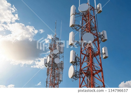 Large-Scale Visualization of Interconnected Mobile Communication Towers and Networks Large-Scale Visualization of Interconnected Mobile Communication Towers and Networks 134796637