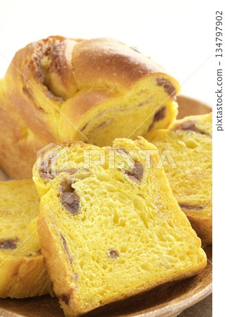 Pumpkin bread 134797902