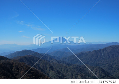 【山景】富士山（從丹澤山脈眺望） 134797958