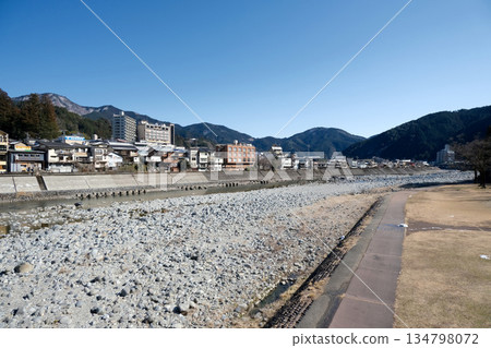 岐阜縣下呂市_從下呂橋眺望飛驒川_2025年2月1日 岐阜縣下呂市_從下呂橋眺望飛驒川_2025年2月1日 134798072