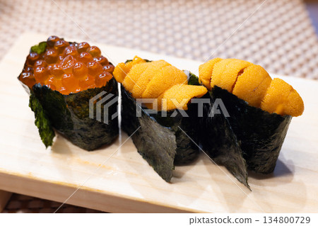 美味的海膽鮭魚籽軍艦卷 134800729